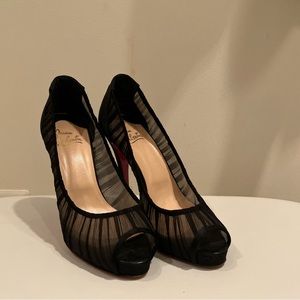 CHRISTIAN
LOUBOUTIN
Satin Chiffon Ambrosina Pumos 40